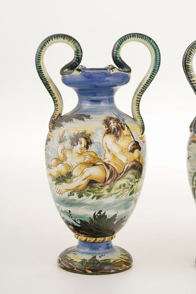 Coppia di vasi biansati in maiolica. XX secolo  - Asta Antiquariato - Associazione Nazionale - Case d'Asta italiane