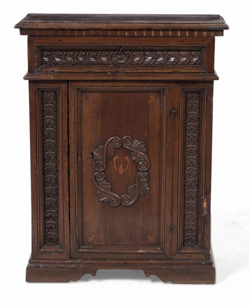 Credenza in legno intagliato. XVIII secolo  - Asta Antiquariato - Associazione Nazionale - Case d'Asta italiane