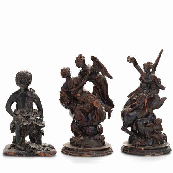 Tre sculture in terracotta smaltata. XX secolo  - Asta Antiquariato - Associazione Nazionale - Case d'Asta italiane