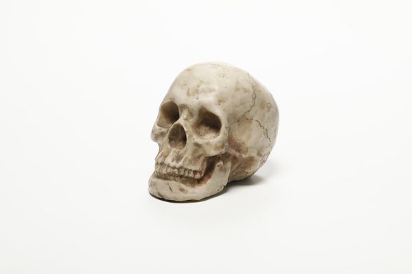 Memento mori in marmo bianco di Carrara, XIX secolo  - Asta Antiquariato - Associazione Nazionale - Case d'Asta italiane