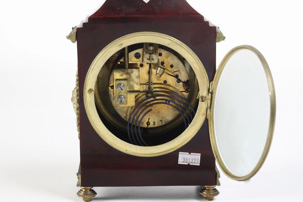 Orologio da camera con cassa lastronata in tartaruga. XIX-XX secolo  - Asta Antiquariato - Associazione Nazionale - Case d'Asta italiane