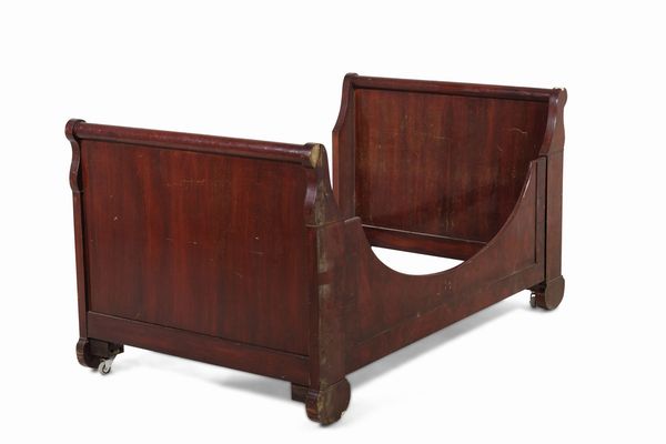 Letto in legno lastronato. XIX secolo  - Asta Antiquariato - Associazione Nazionale - Case d'Asta italiane