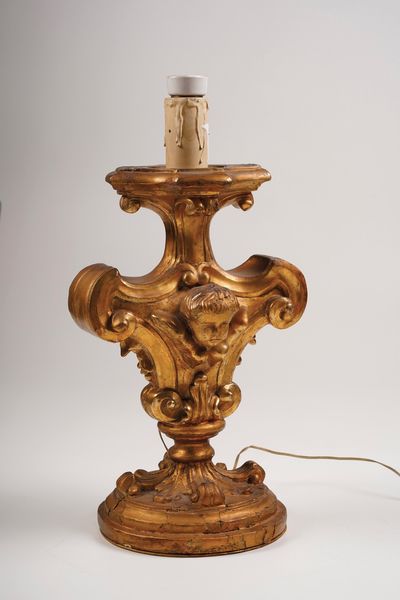 Coppia di lampade in legno intagliato e dorato, XIX secolo  - Asta Antiquariato - Associazione Nazionale - Case d'Asta italiane