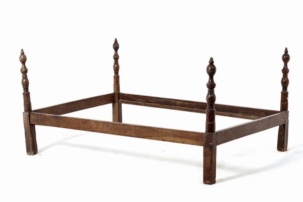 Letto in legno. XIX secolo  - Asta Antiquariato - Associazione Nazionale - Case d'Asta italiane