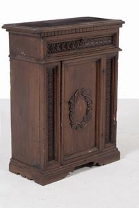 Credenza in legno intagliato. XVIII secolo  - Asta Antiquariato - Associazione Nazionale - Case d'Asta italiane