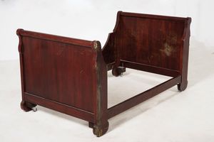 Letto in legno lastronato. XIX secolo  - Asta Antiquariato - Associazione Nazionale - Case d'Asta italiane