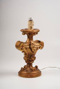 Coppia di lampade in legno intagliato e dorato, XIX secolo  - Asta Antiquariato - Associazione Nazionale - Case d'Asta italiane