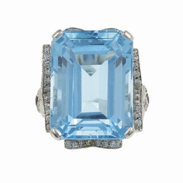 Anello con topazio azzurro  - Asta Gioielli - Associazione Nazionale - Case d'Asta italiane