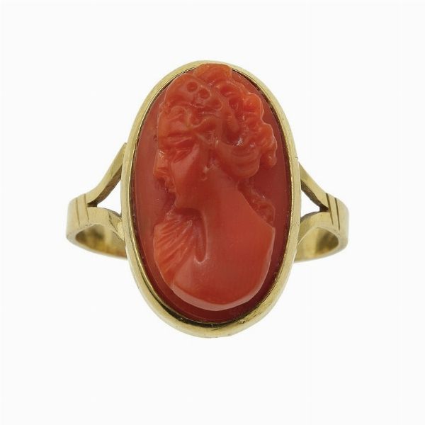 Anello in corallo inciso  - Asta Gioielli - Associazione Nazionale - Case d'Asta italiane