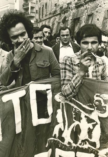 Tano D’Amico : Senza titolo (Napoli, Manifestazione di disoccupati)  - Asta Fotografia - Associazione Nazionale - Case d'Asta italiane