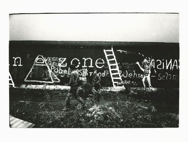 ALDO VITO BONASIA : Berlino Ovest: Le scritte lungo il Muro  - Asta Fotografia - Associazione Nazionale - Case d'Asta italiane