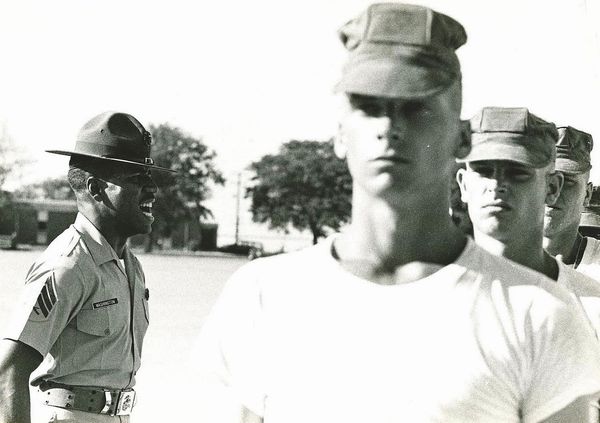 Enrico Martino : Senza titolo (Addestramento militare)  - Asta Fotografia - Associazione Nazionale - Case d'Asta italiane