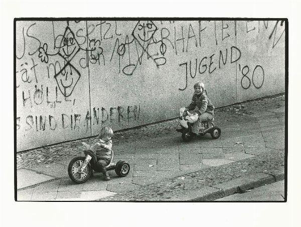 ALDO VITO BONASIA : Berlino Ovest, lungo il Muro  - Asta Fotografia - Associazione Nazionale - Case d'Asta italiane