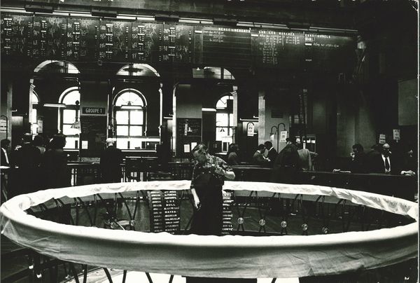 Mario Dondero : La Borsa di Parigi  - Asta Fotografia - Associazione Nazionale - Case d'Asta italiane