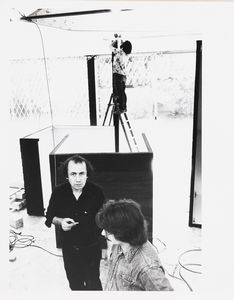 CLAUDIO ABATE - Vito acconci durante lallestimento della mostra<BR>