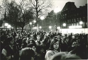 Mario Dondero : Parigi, manifestazione studentesca  - Asta Fotografia - Associazione Nazionale - Case d'Asta italiane