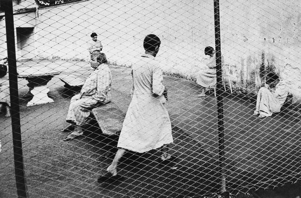 Gianni Berengo Gardin : Istituti Psichiatrici Italiani  - Asta Fotografia - Associazione Nazionale - Case d'Asta italiane