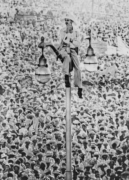 ALBERTO KORDA : El Quijote de la Farola  - Asta Fotografia - Associazione Nazionale - Case d'Asta italiane