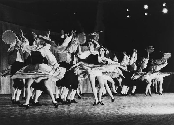 Ferdinando Scianna : Moisseiev, Tarantella Siciliana  - Asta Fotografia - Associazione Nazionale - Case d'Asta italiane