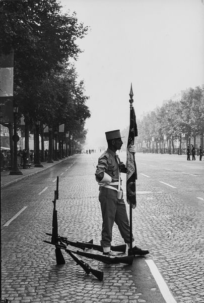 Henri Cartier-Bresson : 14th of July Parade, Paris  - Asta Fotografia - Associazione Nazionale - Case d'Asta italiane