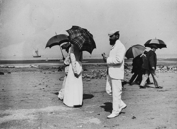 Jacques-Henri Lartigue : Beach, Villerville  - Asta Fotografia - Associazione Nazionale - Case d'Asta italiane