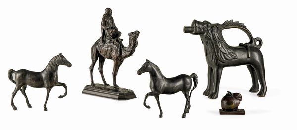 Lotto di cinque sculturine in bronzo patinato. XX secolo  - Asta Dipinti e Sculture del XIX-XX secolo - Associazione Nazionale - Case d'Asta italiane