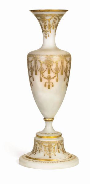 Vaso in vetro opalino. Inizio XX secolo  - Asta Dipinti e Sculture del XIX-XX secolo - Associazione Nazionale - Case d'Asta italiane