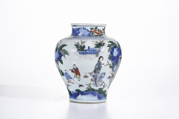 Vaso in porcellana Wucai con scena di corte, Cina, Dinastia Qing, epoca Shunzhi (1644-1661)  - Asta Dipinti e Sculture del XIX-XX secolo - Associazione Nazionale - Case d'Asta italiane