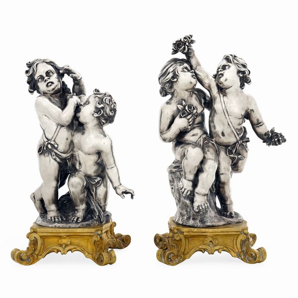 Coppia di composizioni scultoree raffiguranti putti che giocano. Argenteria artistica italiana del XX secolo per Chiappe. Genova; apparentemente privi di punzonatura  - Asta Dipinti e Sculture del XIX-XX secolo - Associazione Nazionale - Case d'Asta italiane