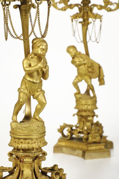 Coppia di candelabri a sei luci in bronzo fuso e dorato. XIX secolo  - Asta Dipinti e Sculture del XIX-XX secolo - Associazione Nazionale - Case d'Asta italiane