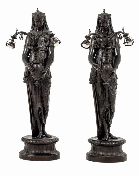 Coppia di lampade in bronzo patinato. Inizi XX secolo  - Asta Dipinti e Sculture del XIX-XX secolo - Associazione Nazionale - Case d'Asta italiane