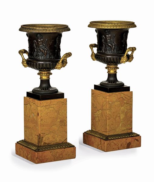 Coppia di vasi a cratere in bronzo patinato. XIX-XX secolo  - Asta Dipinti e Sculture del XIX-XX secolo - Associazione Nazionale - Case d'Asta italiane