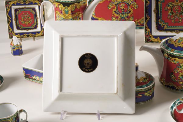 Servizio da tavola Versace Le Roi Soleil<BR>Germania, Manifattura Rosenthal, disegno di Gianni Versace, XX secolo<BR>  - Asta Dipinti e Sculture del XIX-XX secolo - Associazione Nazionale - Case d'Asta italiane