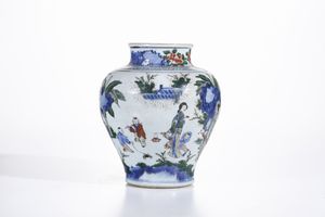 Vaso in porcellana Wucai con scena di corte, Cina, Dinastia Qing, epoca Shunzhi (1644-1661)  - Asta Dipinti e Sculture del XIX-XX secolo - Associazione Nazionale - Case d'Asta italiane