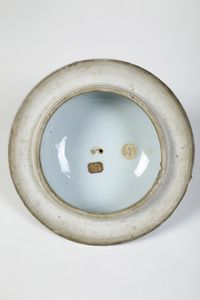 Coppia di importanti e grandi potiches in porcellana raffigurante paesaggio con fenici e decori floreali, Cina, Dinastia Qing, epoca Shunzhi, XVII secolo<BR>Difetti  - Asta Dipinti e Sculture del XIX-XX secolo - Associazione Nazionale - Case d'Asta italiane