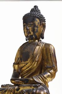 Grande e importante figura di Buddha Amitayus in bronzo dorato seduto su doppio fiore di lotto, Cina, Dinastia Ming, XVI secolo  - Asta Dipinti e Sculture del XIX-XX secolo - Associazione Nazionale - Case d'Asta italiane