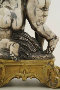 Coppia di composizioni scultoree raffiguranti putti che giocano. Argenteria artistica italiana del XX secolo per Chiappe. Genova; apparentemente privi di punzonatura  - Asta Dipinti e Sculture del XIX-XX secolo - Associazione Nazionale - Case d'Asta italiane