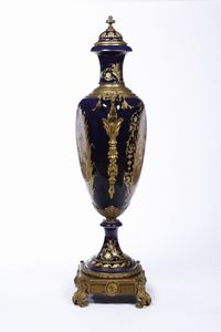 Monumentale vaso<BR>Francia, verso la fine del XIX secolo  - Asta Dipinti e Sculture del XIX-XX secolo - Associazione Nazionale - Case d'Asta italiane