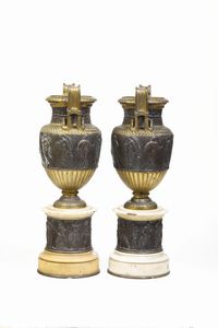 Coppia di vasi neoclassici in marmo e bronzo da modello tratto dall'antico. XIX secolo  - Asta Dipinti e Sculture del XIX-XX secolo - Associazione Nazionale - Case d'Asta italiane