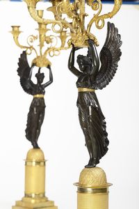 Coppia di candelabri in bronzo dorato e patinato. XIX secolo  - Asta Dipinti e Sculture del XIX-XX secolo - Associazione Nazionale - Case d'Asta italiane