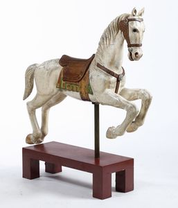 Cavallo da giostra in legno scolpito e dipinto. XX secolo  - Asta Dipinti e Sculture del XIX-XX secolo - Associazione Nazionale - Case d'Asta italiane