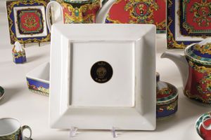 Servizio da tavola Versace Le Roi Soleil<BR>Germania, Manifattura Rosenthal, disegno di Gianni Versace, XX secolo<BR>  - Asta Dipinti e Sculture del XIX-XX secolo - Associazione Nazionale - Case d'Asta italiane