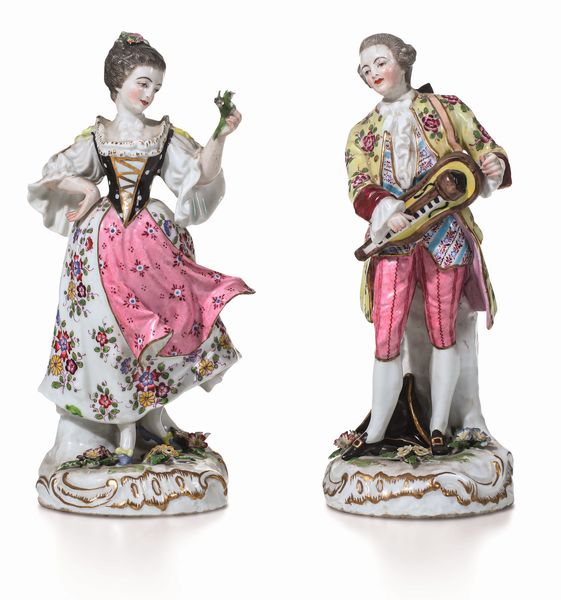 Coppia di figurine<BR>Parigi, inizio del XX secolo  - Asta Sei Secoli di Arti e Arredi - Associazione Nazionale - Case d'Asta italiane