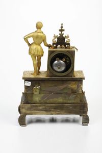 Pendola da appoggio in bronzo dorato. Francia, XIX secolo  - Asta Sei Secoli di Arti e Arredi - Associazione Nazionale - Case d'Asta italiane