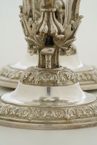 Coppia di candelabri. Argenteria milanese del XX secolo, argentiere Giuseppe Silva  - Asta Sei Secoli di Arti e Arredi - Associazione Nazionale - Case d'Asta italiane