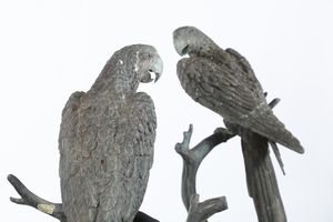 Coppia di sculture in metallo raffiguranti pappagalli su rami. XX secolo  - Asta Sei Secoli di Arti e Arredi - Associazione Nazionale - Case d'Asta italiane