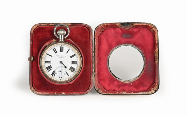 Porta orologio in legno rivestito in velluto e lamina d'argento sterling Londra 1905 con all'interno un orologio da carrozza remontoir con cassa in metallo argentato (Weir & Sons Dublino)  - Asta Asta a Tempo - Orologi da Tasca da Polso e da Tavolo - Associazione Nazionale - Case d'Asta italiane