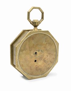 Cassa e quadrante di un orologio da carrozza in ottone a profilo ottagonale. Con vetro. Apertura sul davanti e sul retro  - Asta Asta a Tempo - Orologi da Tasca da Polso e da Tavolo - Associazione Nazionale - Case d'Asta italiane