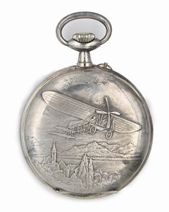 Orologio da tasca remontoir da uomo in metallo argentato con incisione di aereo sulla cassa firmata Holy Freres. Scappamento a cilindro con bilanciere anulare e spirale piana  - Asta Asta a Tempo - Orologi da Tasca da Polso e da Tavolo - Associazione Nazionale - Case d'Asta italiane