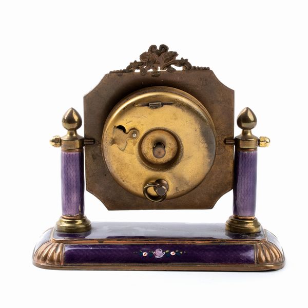 Orologio da tavolo Art Dco con smalti  - Asta Piccoli Orologi da tavolo Art Dco e Saliere d'Epoca dalle Collezioni Melandri di Objets de Vertu - Associazione Nazionale - Case d'Asta italiane